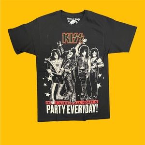 Kiss graphic tshirt